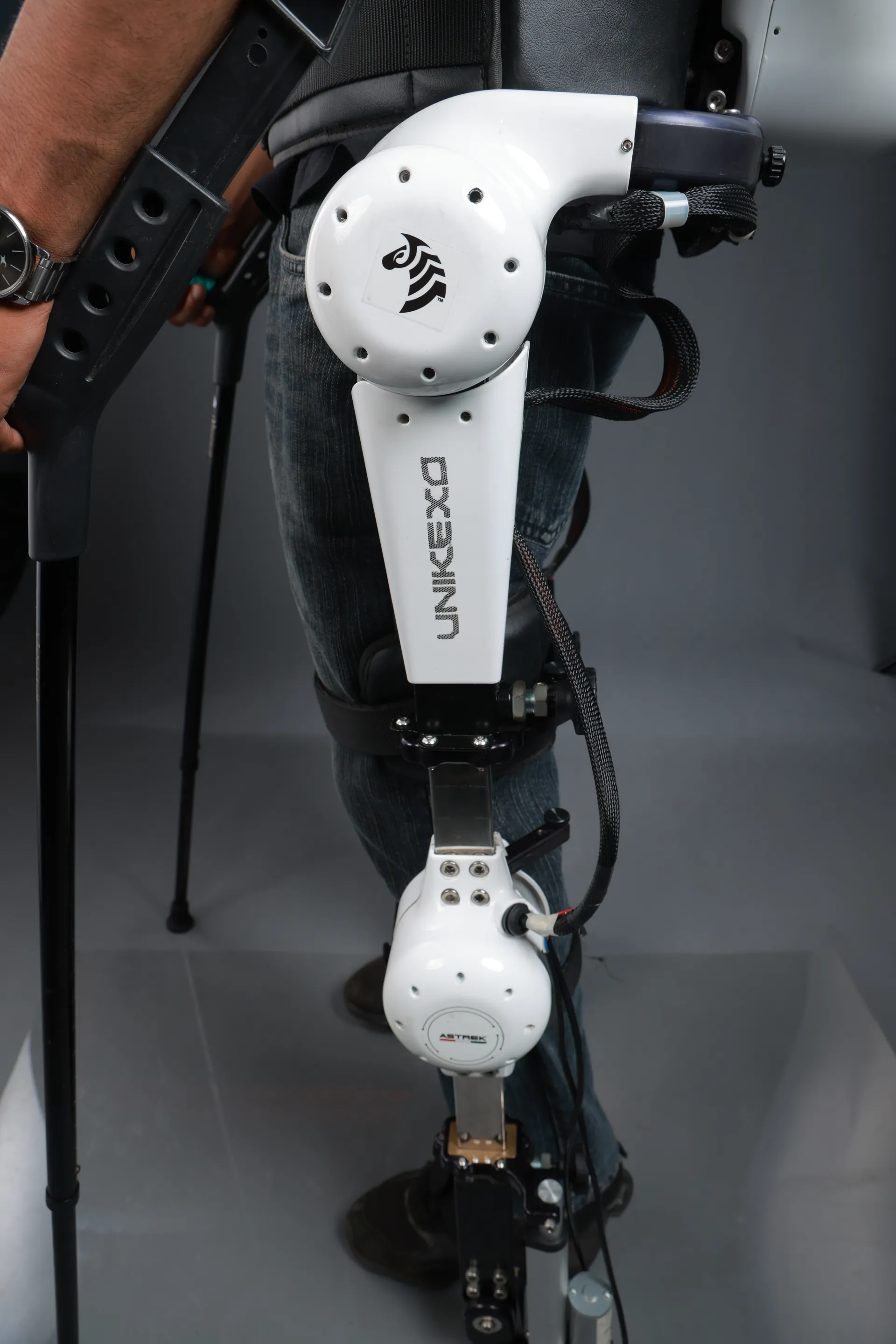 Knee actuator